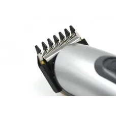 Аккумуляторная беспроводная машинка для стрижки волос,с 4 насадками. Gemei GM CG21 PR4