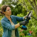 Акумуляторна ланцюгова міні-пилка DOMOTEC CHAIN SAW 6″ 68V 8Ah для обрізання гілок • Садова акумуляторна пилка DOMOTEC CHAIN SAW 6″ для дерев, кущів і дачі