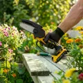 Аккумуляторная мини-пила Jumpex 26X-50 8 дюймов 21 В желтая • Цепная мини-пила Jumpex 26X-50 с 2 аккумуляторами и шиной 240 мм для сада