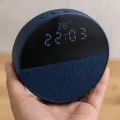 Bluetooth-колонка ECHQ Spot с цифровыми часами, будильником и термометром • Настольный гаджет 4 в 1 с круглым корпусом и тканевой панелью для тумбочки, стола и кабинета