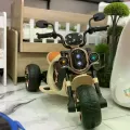 Дитячий електромотоцикл-трайк бежевий на акумуляторі з LED-підсвіткою • Акумуляторний триколісний електромотоцикл для дітей, дому, двору, дачі та прогулянок