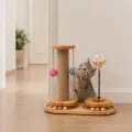 Игровой центр с когтеточкой для кошек KAT-01, канатный столбик и 2 подвесных мяча • компактная напольная игрушка с шаро-треком и пружинкой для самостоятельных игр дома