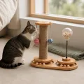 Игровой центр с когтеточкой для кошек KAT-01, канатный столбик и 2 подвесных мяча • компактная напольная игрушка с шаро-треком и пружинкой для самостоятельных игр дома