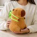 Капібара плюшева KAR333 із зеленим рюкзаком-черепашкою, висота 23 см • м’яка іграшка для сюжетних ігор, подарунка й декору, ящик 200 шт.