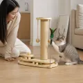 Комплекс-когтеточка для кошек KAT-02, 38×19×41,5 см • вертикальный столб в канате, 2 мячика на подвесе, перья и дорожка с шариком для игры дома