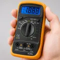Комплект паяльника и мультиметра VC830L в чехле • Универсальный набор для монтажа и диагностики: оловоотсос, пружинная подставка, щупы