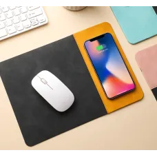 Коврик для мыши с беспроводной зарядкой для смартфона · Игровая поверхность для мышки с технологией QI