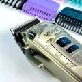 Машинка для стрижки VGR V-005 • Акумуляторна машинка для волосся та бороди VGR V-005 з LED-дисплеєм, 4 швидкостями та 8 насадками