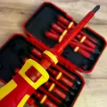 Набір діелектричних викруток VEN-1658 15 в 1 до 1000 В у кейсі • Набір ізольованих викруток для електрика VEN-1658 CrV6150 з індикатором 250 В
