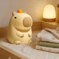 Ночник в форме капибары KAR338, мягкий силикон, аккумулятор 1200 mAh • Детская лампа для сна с жёлтым светом, таймером на 30 минут и питанием через Type-C