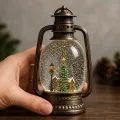 Новогодний фонарь-ночник XMAS WDL-24028D, 27,9 см • сезонный декор со снежной колбой, елкой внутри и LED-светом, питание USB или AA