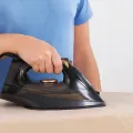 Мощный паровой утюг Hoffmans HM-9039 • 3000 Вт, керамическая подошва, защита от накипи