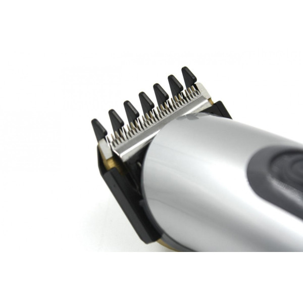 Аккумуляторная беспроводная машинка для стрижки волос,с 4 насадками. Gemei GM CG21 PR4