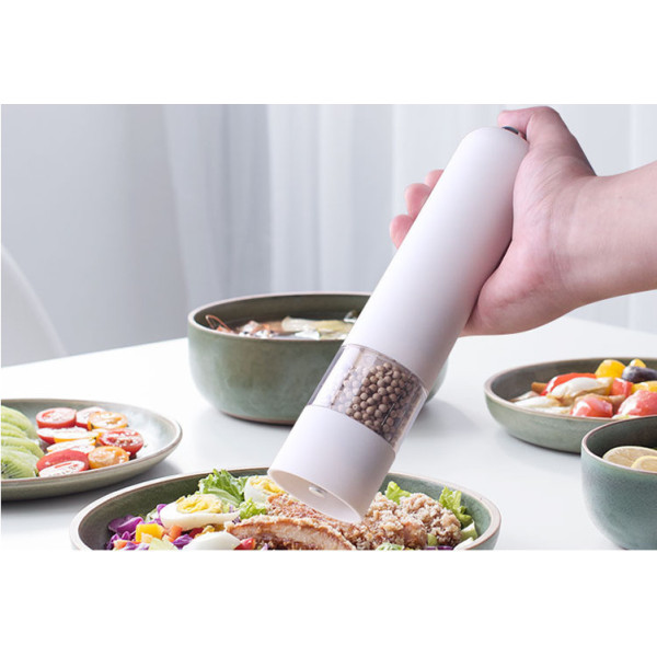 Автоматическая мельница для специй · Электрическая спецовница – измельчитель соли, перца на батарейках