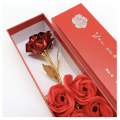 Подарочная коробка с розами и мишкой Цветочный подарок ∙ Цветочный набор из мыла