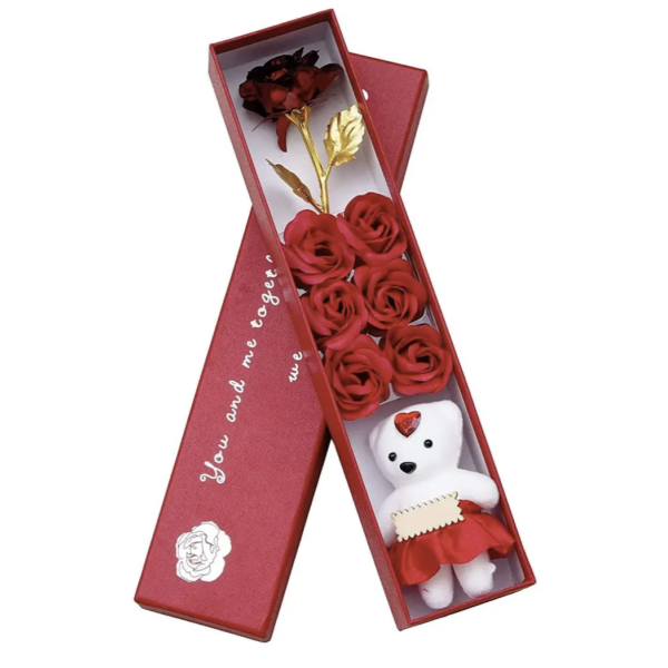 Подарочная коробка с розами и мишкой Цветочный подарок ∙ Цветочный набор из мыла