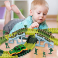 Автомобильный трек с динозаврами Dinosaur 1906 на 192 деталей ∙ Игровой трек Dinosaur Tracks 1906 с динозаврами и электромашинкой