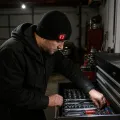 Шапка-бини с фонариком спереди, вязаная • головной убор с LED-подсветкой для свободных рук на рыбалке, в походе, на велопрогулке и при работе в темноте