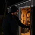 Шапка-бини с фонариком спереди, вязаная • головной убор с LED-подсветкой для свободных рук на рыбалке, в походе, на велопрогулке и при работе в темноте