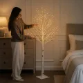 Светодиодная берёза KAR269 150 см, 320 LED тёплого белого света • Декоративное напольное дерево на подставке, белый ствол, формируемые ветки, питание 220 В, для фотозон и торговых залов