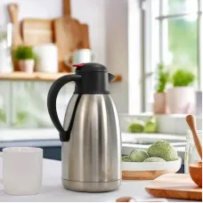 Термос стальной STEEL SS25Q · Термос-кувшин в форме чайника с двухслойной вакуумной колбой и ручкой, 2.5 л