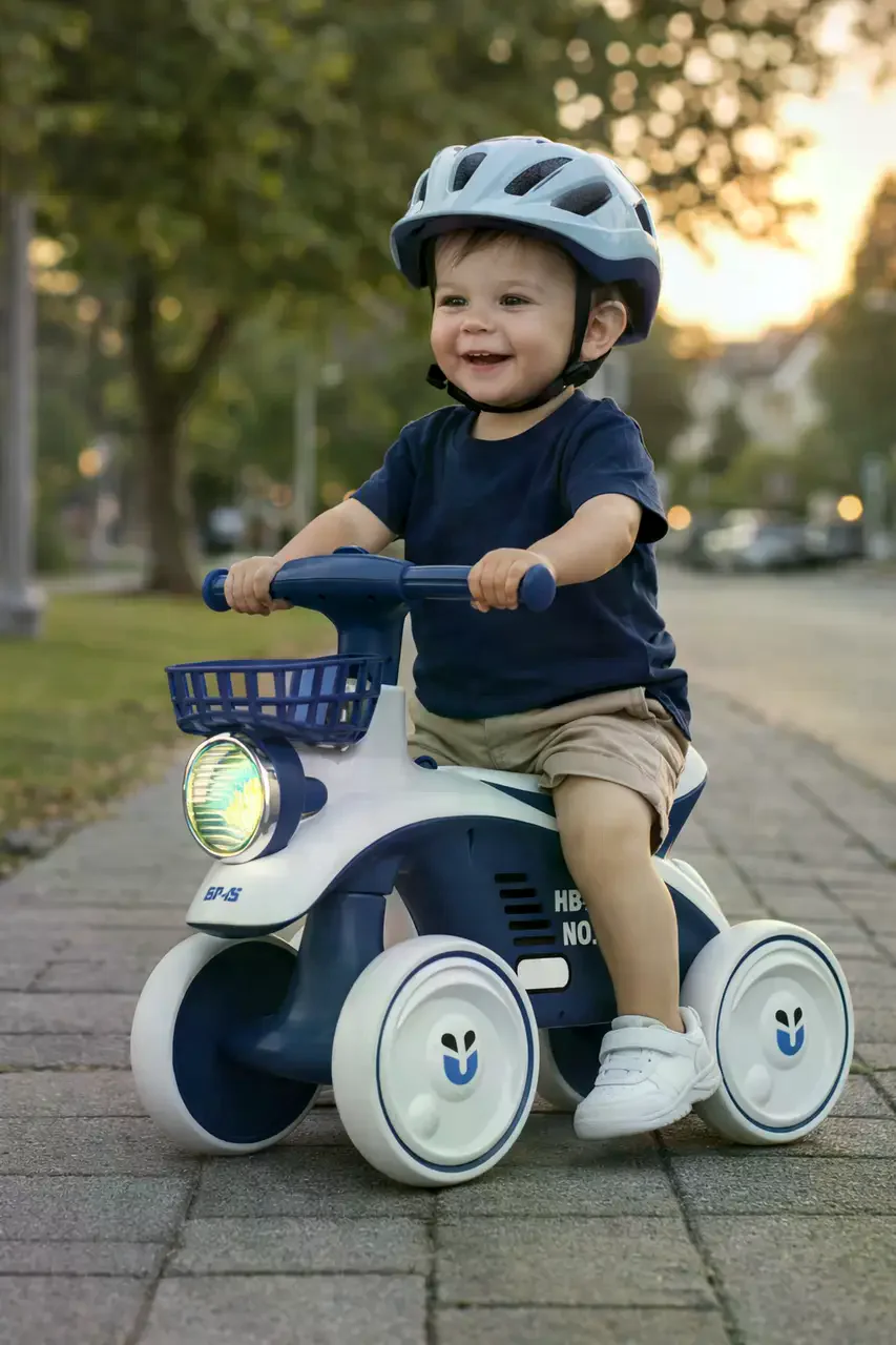  Дитячий 4-колісний біговел X-625 синій зі світловими та звуковими ефектами • Біговел-каталка для малюків зі стійкою конструкцією, широкими колесами та захистом від перекидання