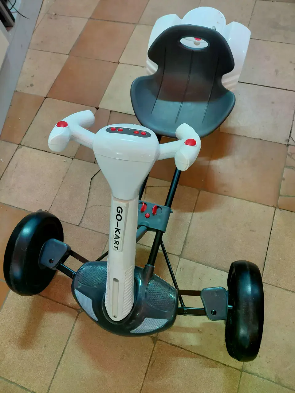Дитячий електромобіль GO KART F1 з пультом і Bluetooth 390 Вт білий • Дитячий електрокарт GO KART F1 на акумуляторі з пультом керування