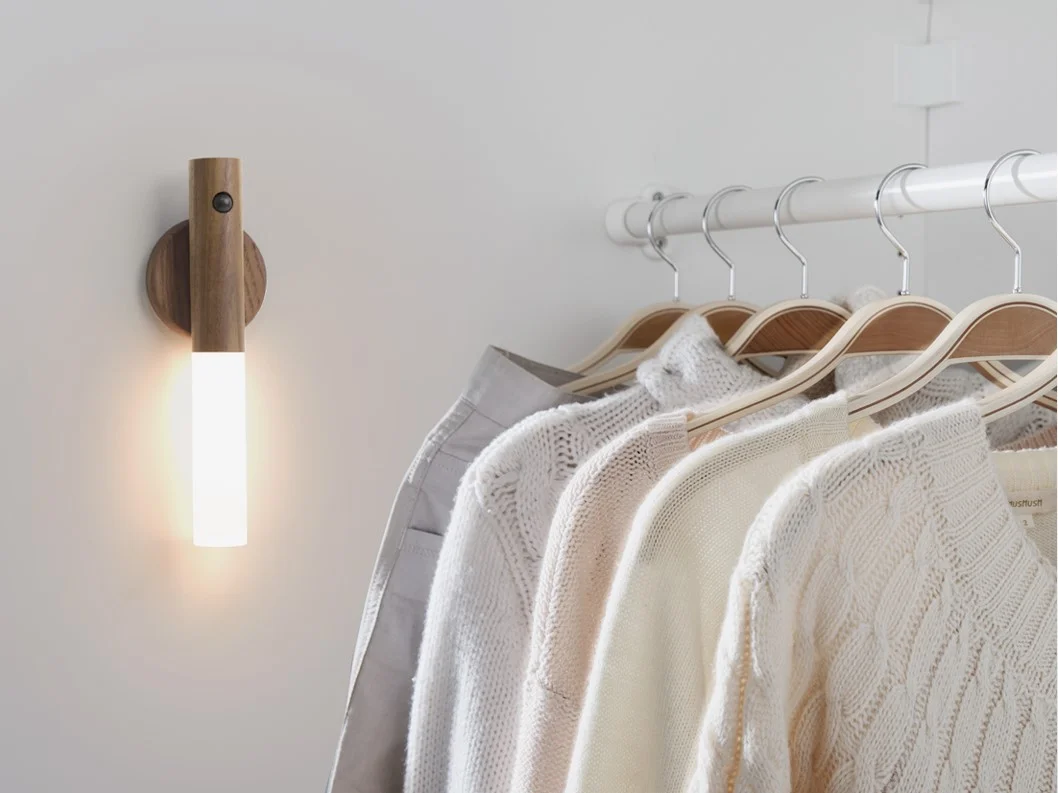 Настінний світильник – нічник Wood Light із датчиком руху