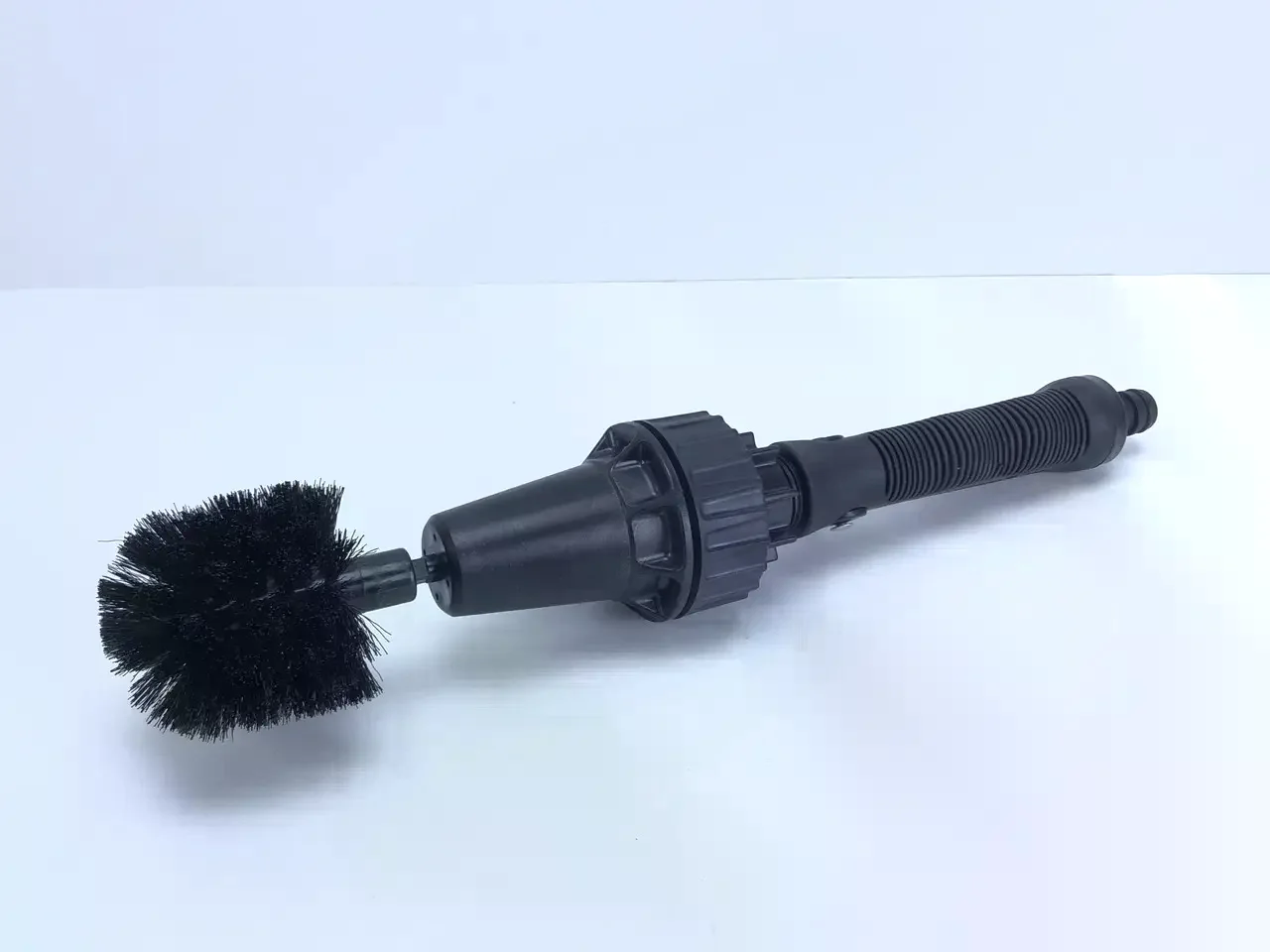 Щітка Brush Hero на шланг для миття авто та прибирання • Водяна насадка-щітка для коліс, дисків, велосипеда, плитки та садових меблів