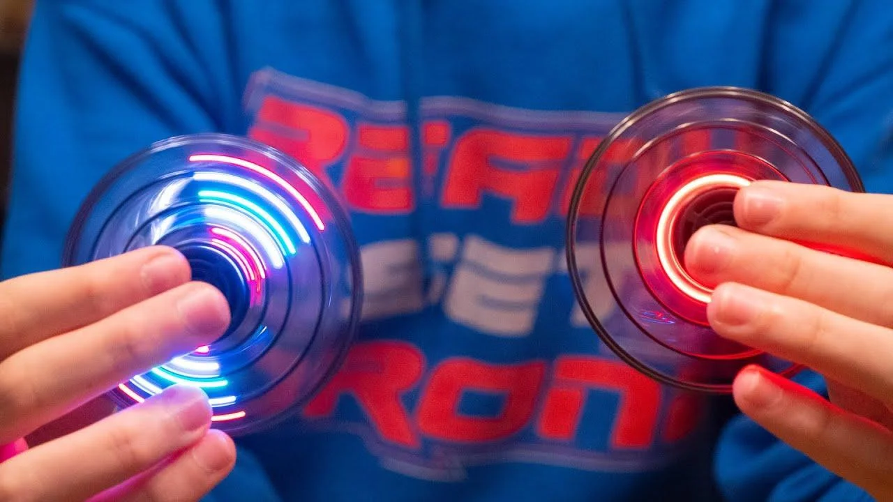 Инновационная игрушка! Летающая тарелка BauTech Дрон Flynova UFO сенсорный спиннер бумеранг летающий с LED подсветкой